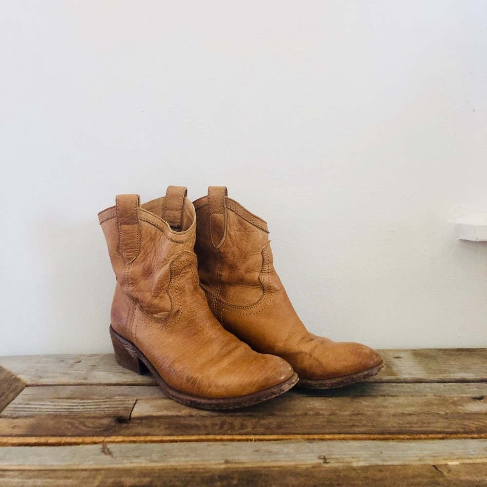 6.5 Cognac Frye Women’s Booties